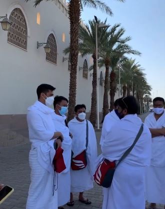 Malezyalı Nasipli İlk Umre 2022 Kafilesi Zülhuleyfe Mescidinde Umre İçin İhrama girdi