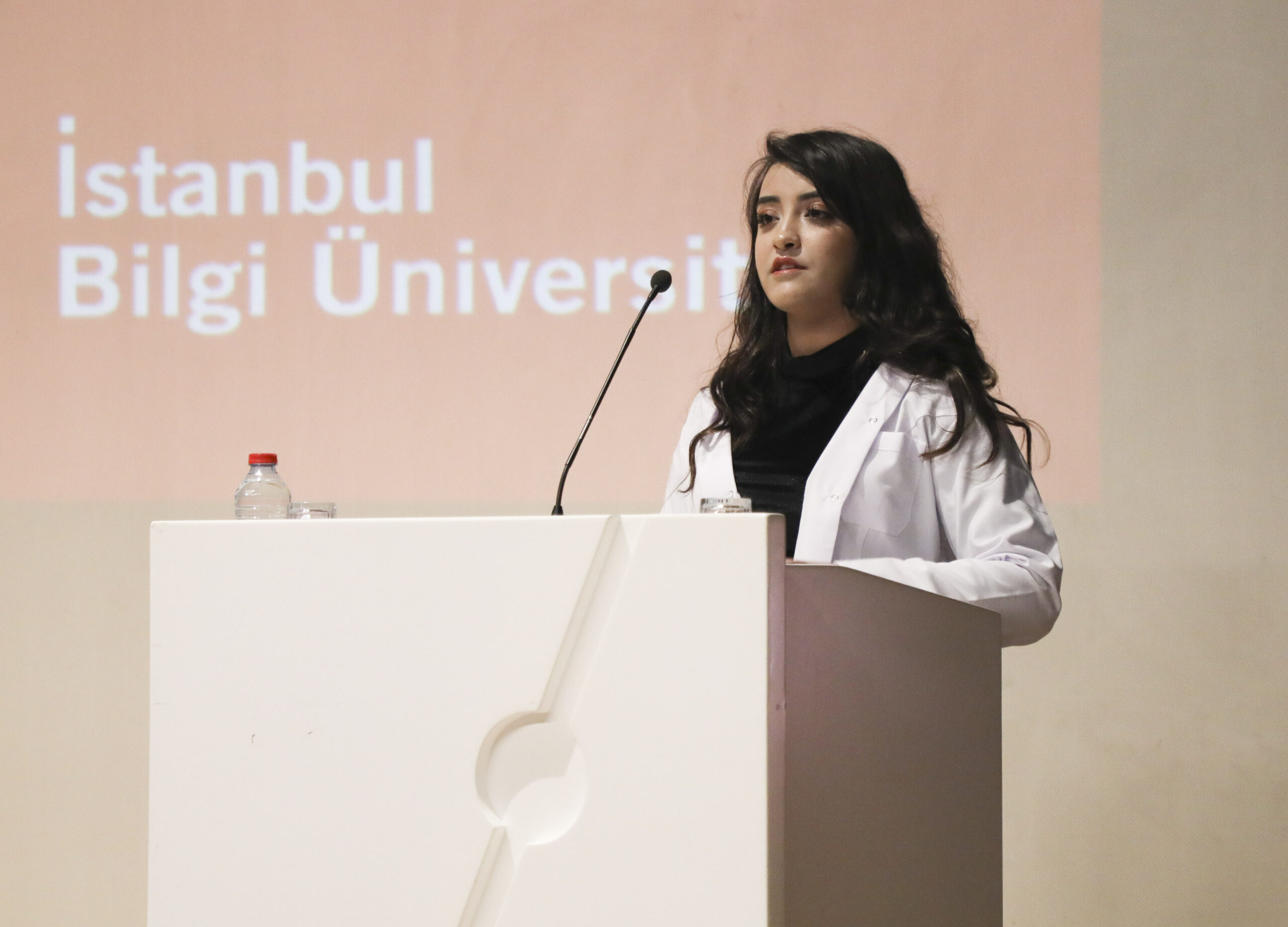 BİLGİ Sağlık öğrencileri ‘Beyaz Önlük Giyme Töreni’nde Mesleğe İlk Adımlarını Attı