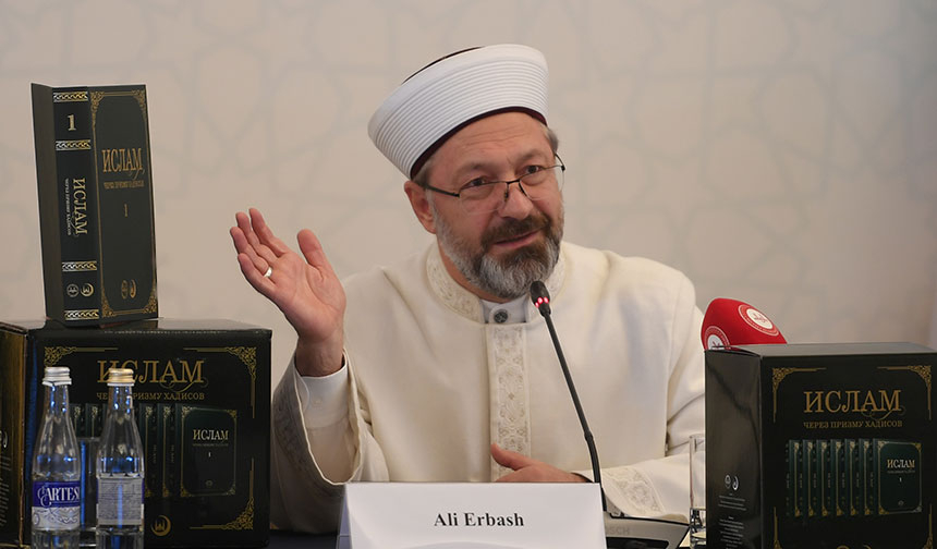 Diyanet-İşleri-Başkanı-Erbaş,-“Hadislerle-İslam”-adlı-eserin-Rusça-çevirisini-tanıttı02