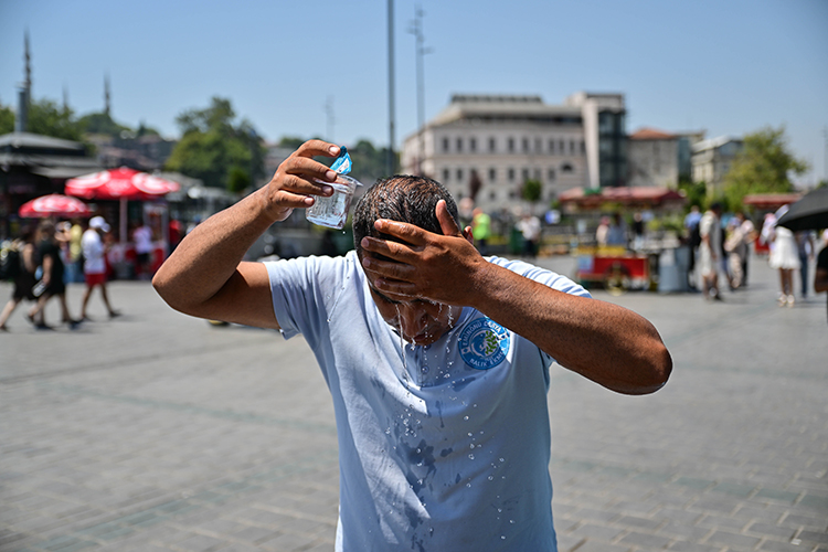 Yurt Genelinde Kavurucu Sıcak Hayatı Olumsuz Etkiliyor (1)