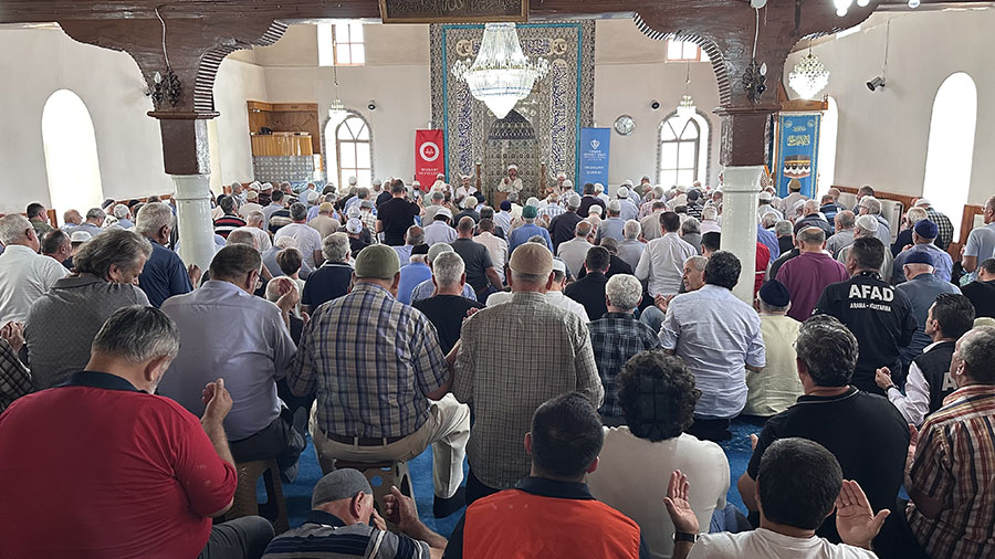 2025.08.11 Sel Felaketinin Yaşandığı Bozkurt'ta Hayatını Kaybedenler Için Mevlit Okutuldu (3)