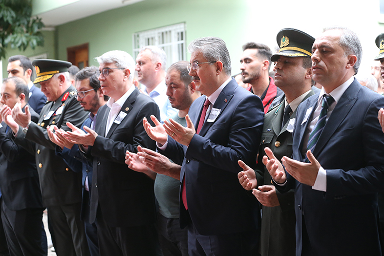 Edirne'de Şehit Olan Uzman Çavuşun Cenazesi Osmaniye'de Defnedildi 2