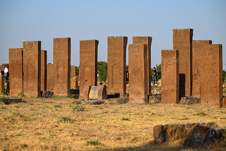 Selçuklu Meydan Mezarlığı'nda Ecdada Vefa Ziyareti Yoğunluğu (3)