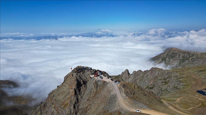 Uçurumdaki Mescit Doğa Tutkunları Ve Dağcıların Rotasında (1)