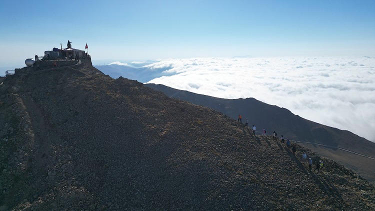 Uçurumdaki Mescit Doğa Tutkunları Ve Dağcıların Rotasında (2)